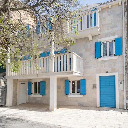 Noemia House *