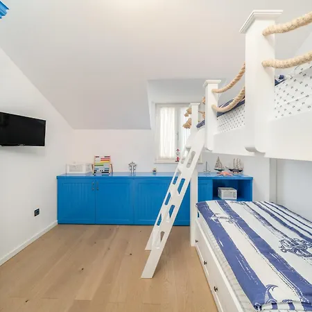 فيلة Noemia House Baška Voda